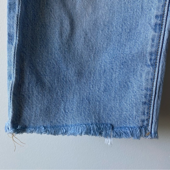 Levi’s 501 25x28 Slim Taper Light Wash Distressed Cut Off Button Fly Crop - Picture 10 of 14